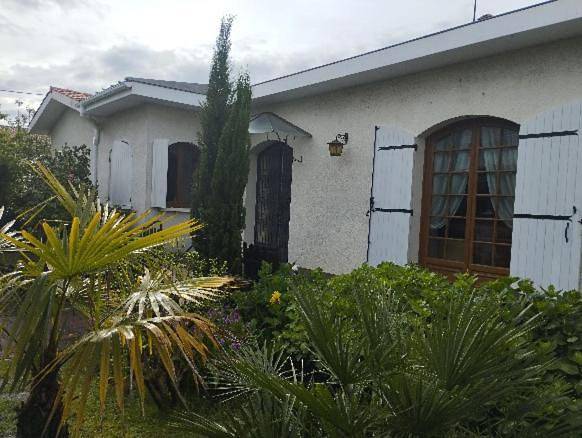 Double Room with Private Bathroom in Le Bouscat, Région de Bordeaux