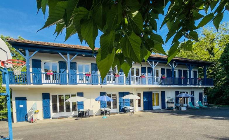 Gîte pour 4 personnes, avec jardin ainsi que vue et terrasse à Auterrive