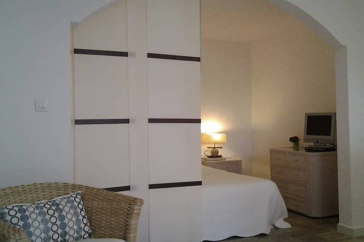 Apartamento entero, 2 apartments in a beautiful, quiet property between vineyards and the sea. Large swimming pool in Les Arcs (Var), Region de Draguignan