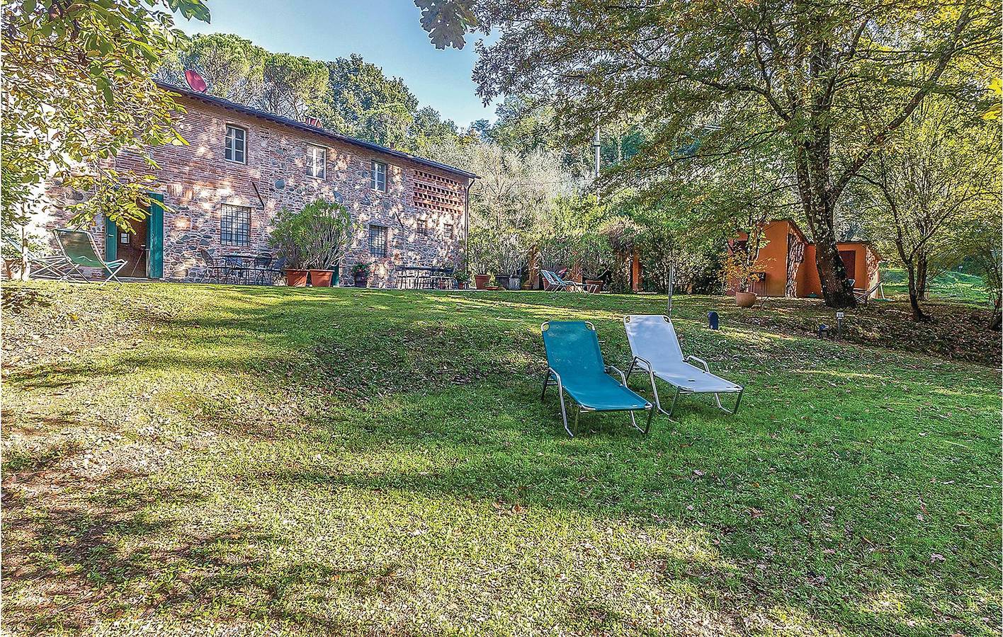 Ganze Ferienwohnung, 70m² Wohnung mit Internet, Parkplatz und Blick auf Montecarlo in Capannori, Lucca Provinz