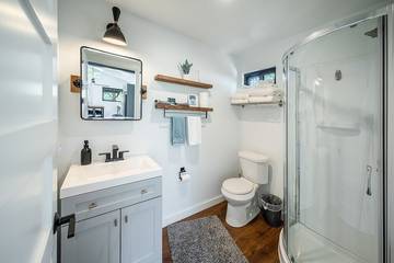 Log Cabin for 2 Guests in Wimberley, Hays County, Picture 2