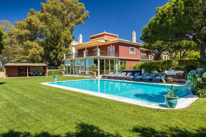 Villa voor 12 personen, with Balkon and Whirlpool as well as Terras and Tuin in Praia da Oura