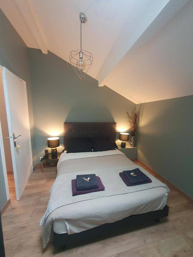 Chambre d’hôte pour 2 personnes, avec jardin ainsi que terrasse et vue à Noisy-le-Grand