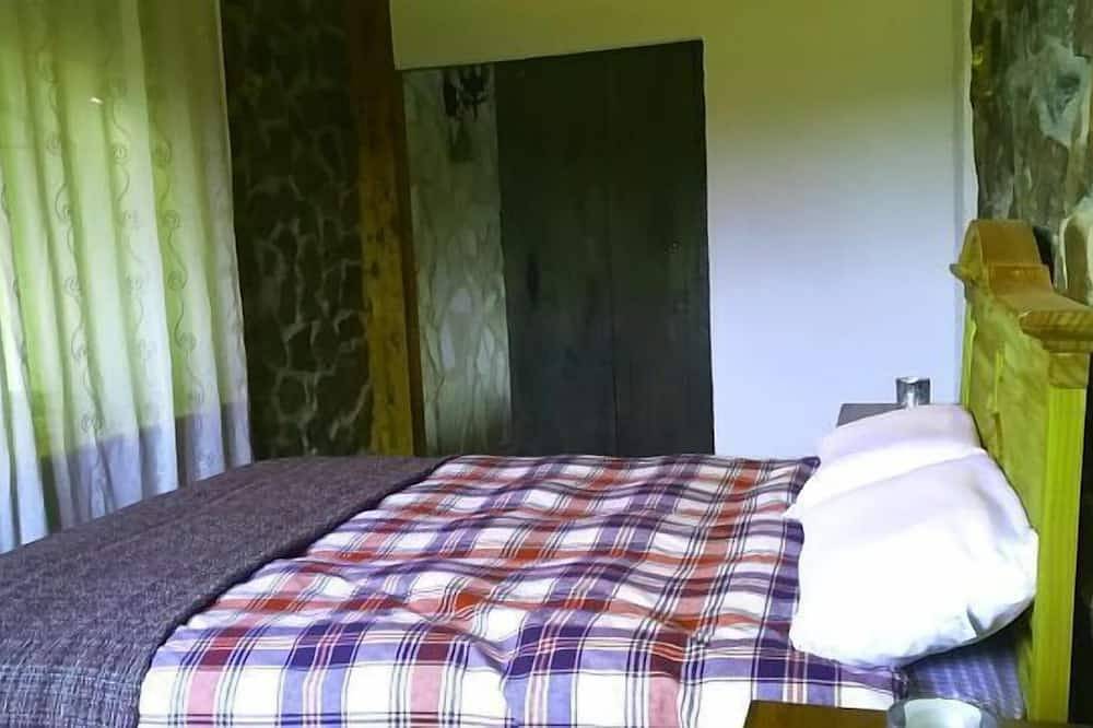 Self catering Casita de montaña con piscina for 4 people in Yecla, Murcia Inland