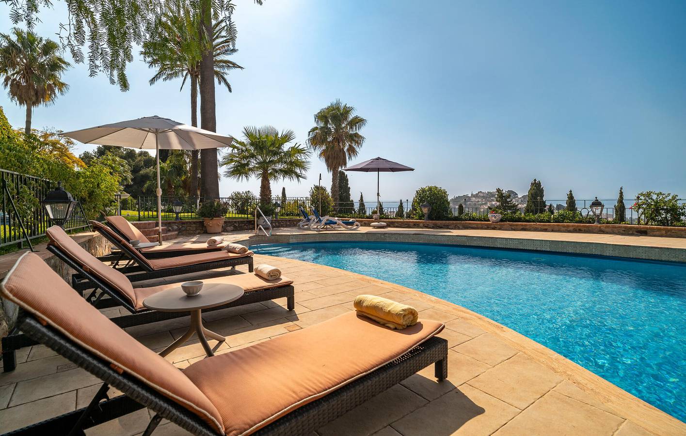 Rückzugsort mit Meerblick, Pool, Garage und Terrasse in Fuentes de Almunecar, Almuñecar