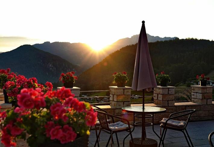 BnB für 5 Personen, mit Garten und Pool sowie Sauna und Ausblick, mit Haustier in Berchtesgaden