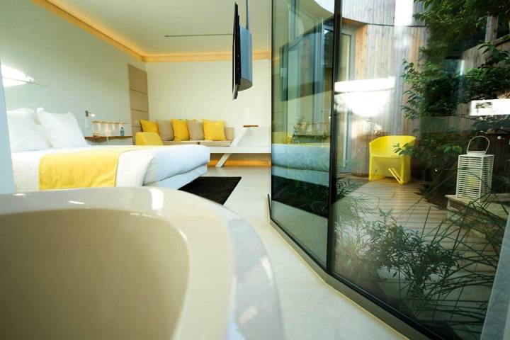 Chambre d’hôte pour 3 personnes, avec vue ainsi que piscine et jardin en Bretagne - 3