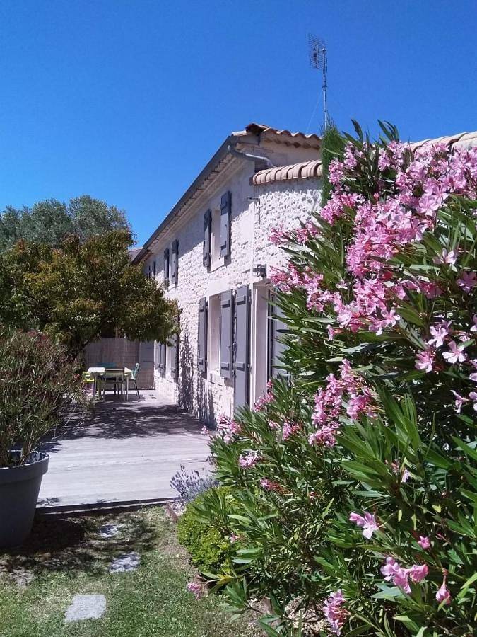 Location de vacances pour 6 personnes, avec jardin à Médis - 2