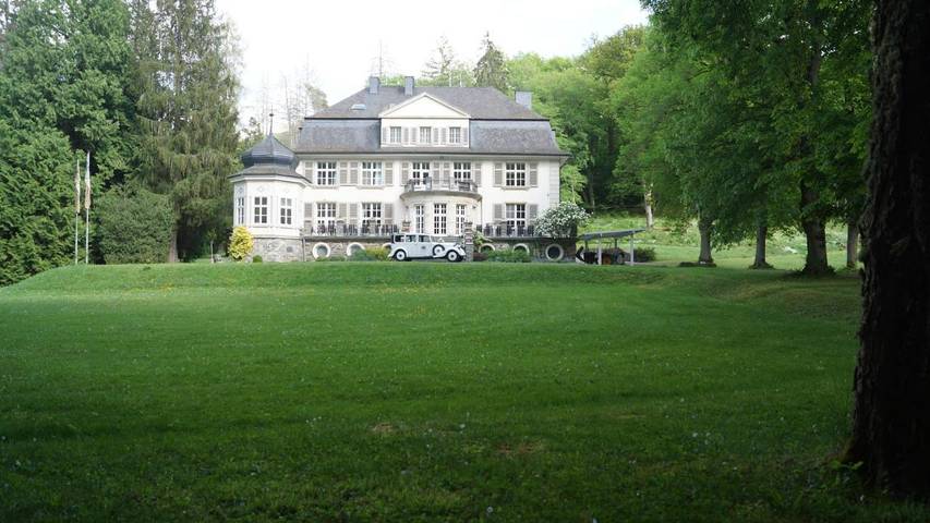 Hotel, mit Terrasse und Whirlpool sowie Garten und Pool