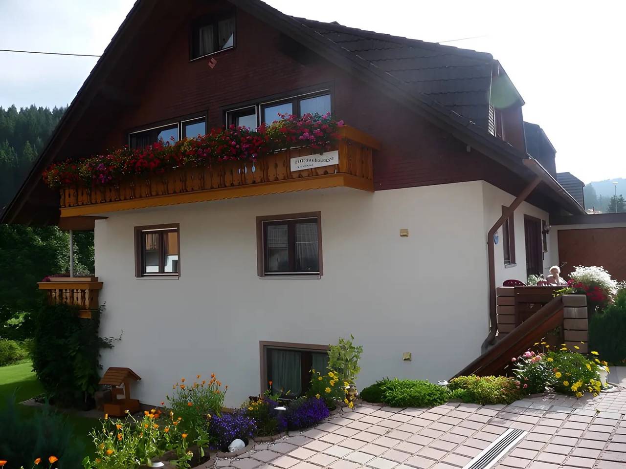 Geheel appartement, Appartement 'Nr 1 Dg' met gedeelde tuin, balkon en Wi-Fi in Vöhrenbach, Central Black Forest