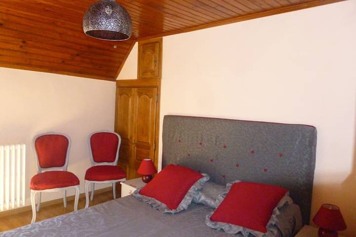 Location de vacances pour 6 personnes, avec jardin à Saint-Jacques-des-Blats - 2