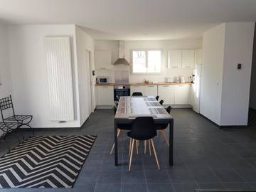 Gîte pour 8 personnes, avec piscine et jardin, animaux acceptés à Beychac-et-Caillau