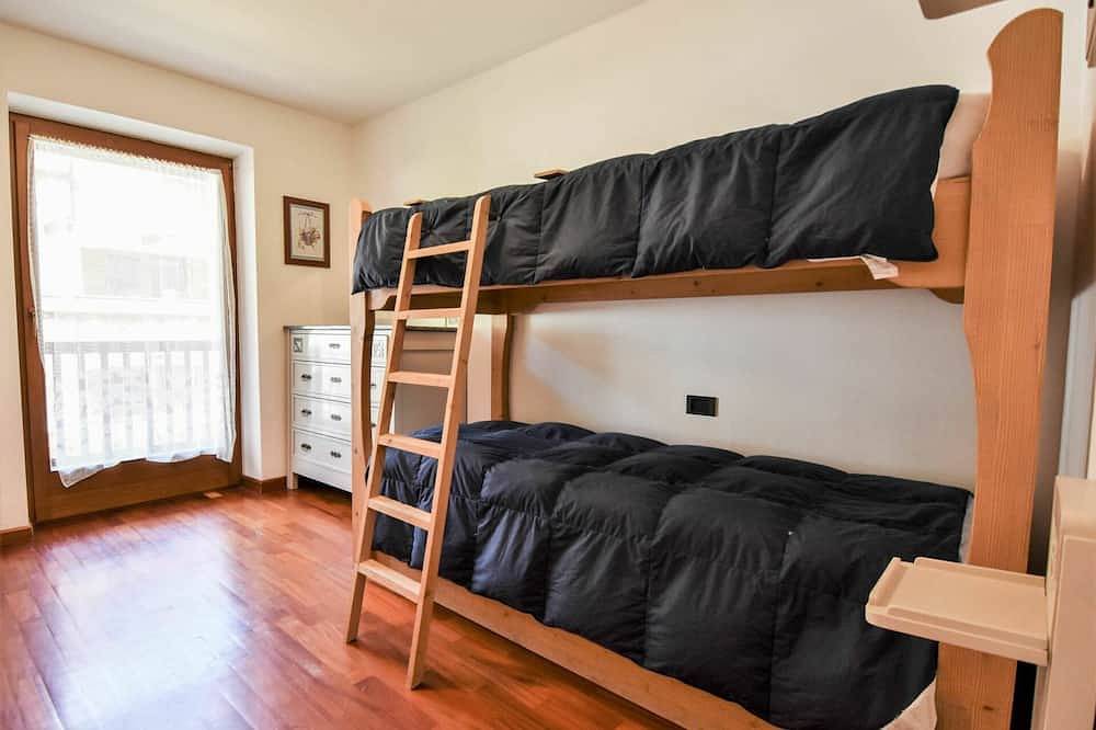 Herrliche Wohnung in einem Ferienhaus für 8 Gäste mit  W-Lan, Tv, Balkon und Haustiere erlaubt in Penia, Canazei