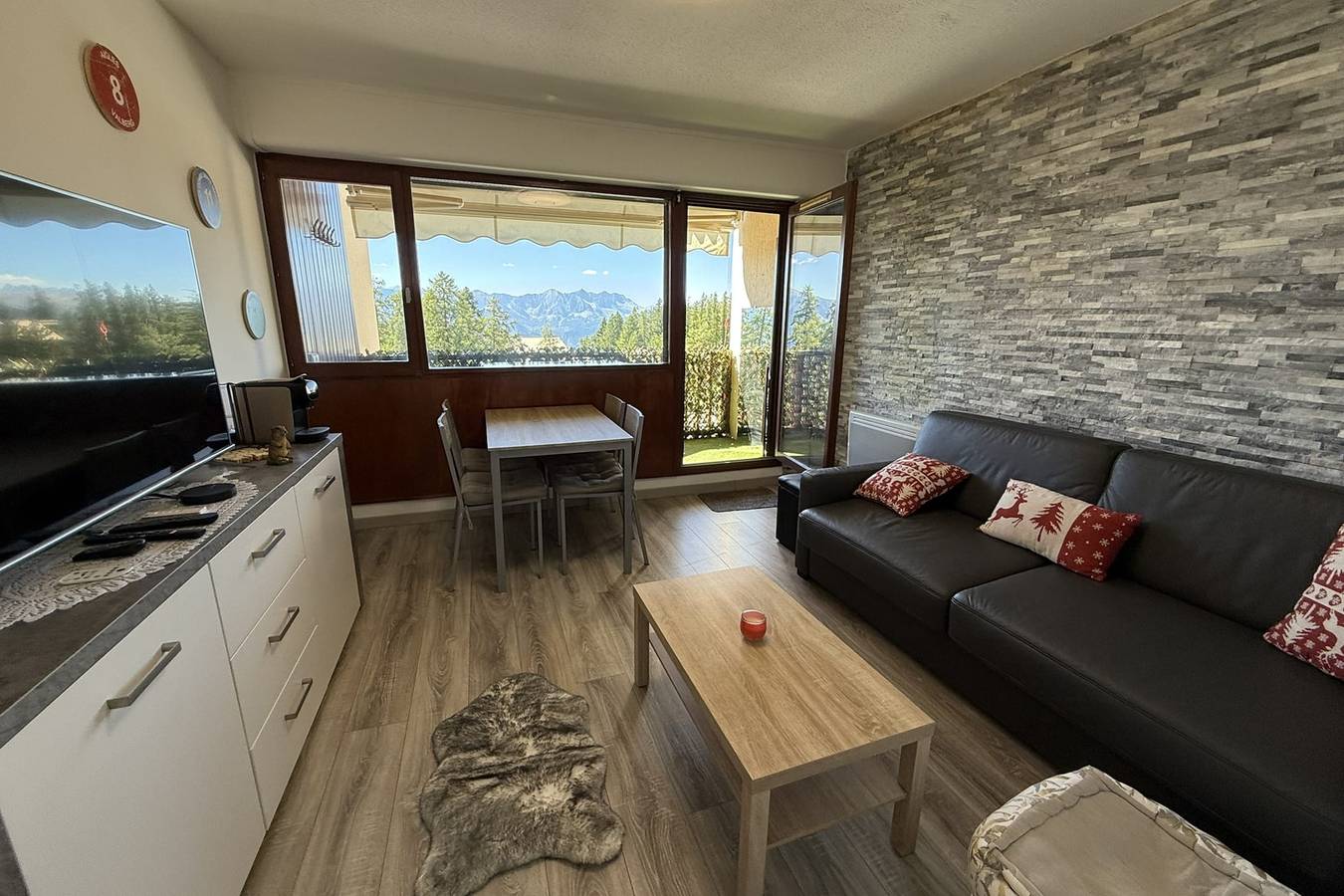 Entire apartment, Apartment for 4 people near the slopes in Péone, Nice region