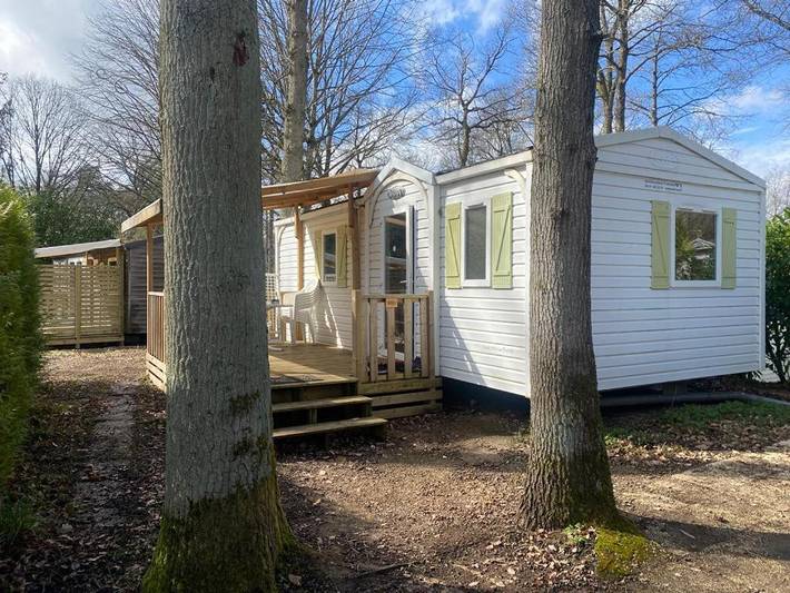 Camping pour 6 personnes, avec terrasse et jardin ainsi que vue et piscine dans Essonne