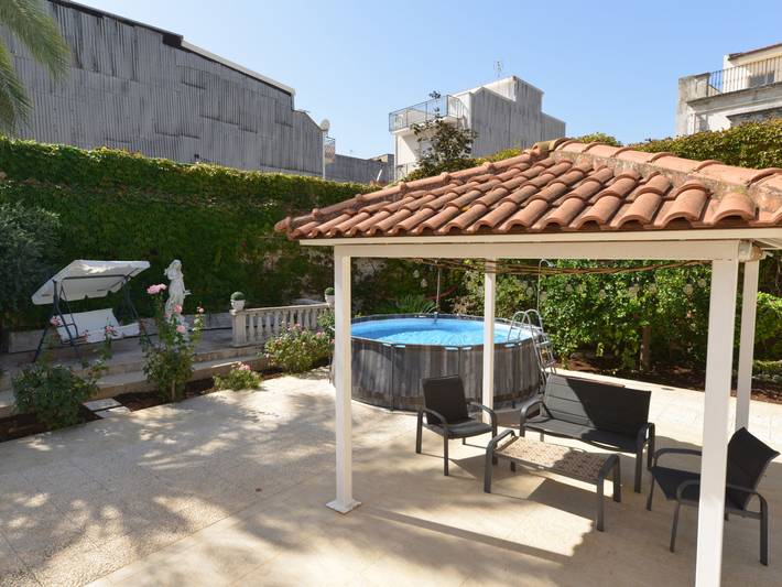 Casa vacanza per 8 persone, con giardino a Floridia