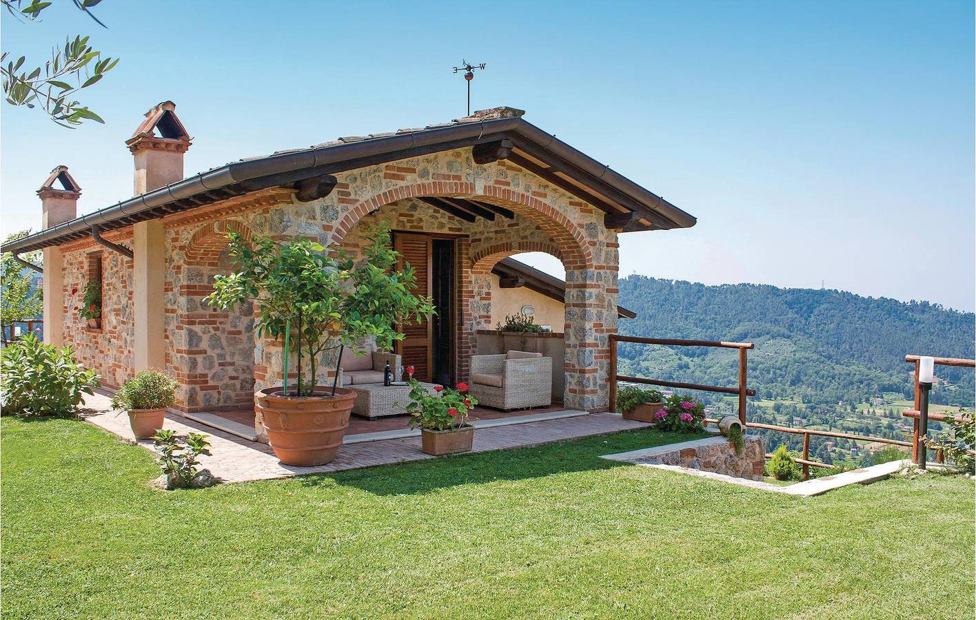110 sqft Apt avec parking, cuisine, piscine, feu de camp in Camaiore, Riviera Italienne