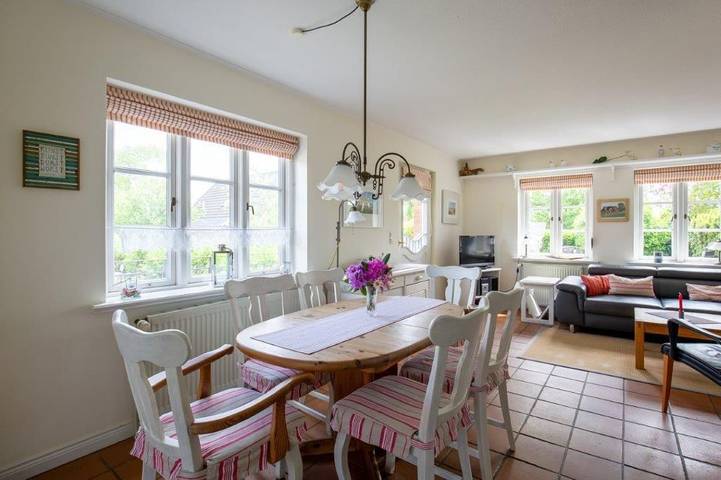 Familiendomizil über 4 Etagen mit Sauna für 6 Personen und Kleinkind in Wrixum in Wrixum, Föhr