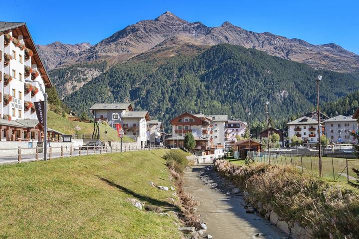 Ganze Wohnung, Ferienwohnung 'Vittoria Bilo' mit Bergblick, Terrassen und Wlan in Santa Caterina Valfurva, Valfurva