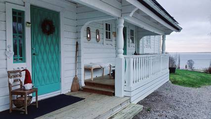 Lodge für 4 Personen, mit Seeblick und Garten, kinderfreundlich in Schweden