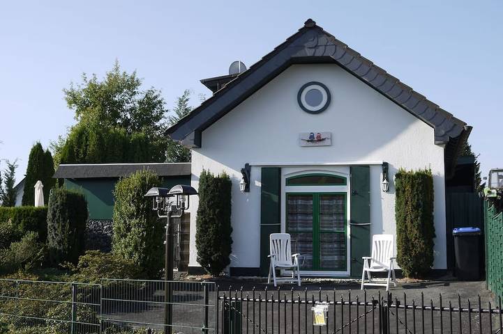 Ferienhaus für 2 Personen, mit Garten und Terrasse in Daun