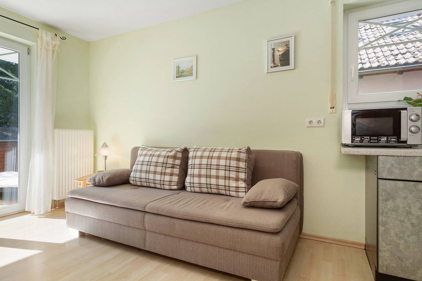 Ganze Wohnung, Ferienwohnung 'Jacqueline' mit privater Terrasse, Gemeinschaftsgarten und Wi-Fi in Unteruhldingen, Uhldingen-Mühlhofen