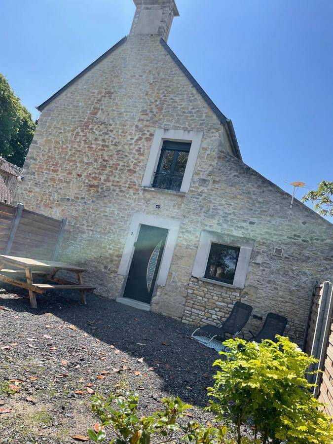 Two-Bedroom House in Manvieux, Région de Bayeux