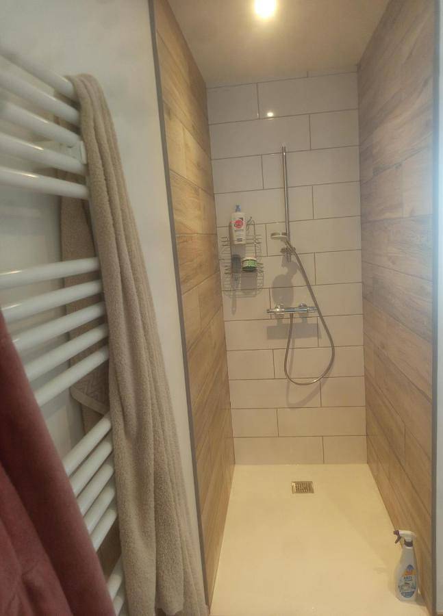 Appartement entier, One-Bedroom Apartment in Saint-Albin-de-Vaulserre, Région de La Tour-du-Pin
