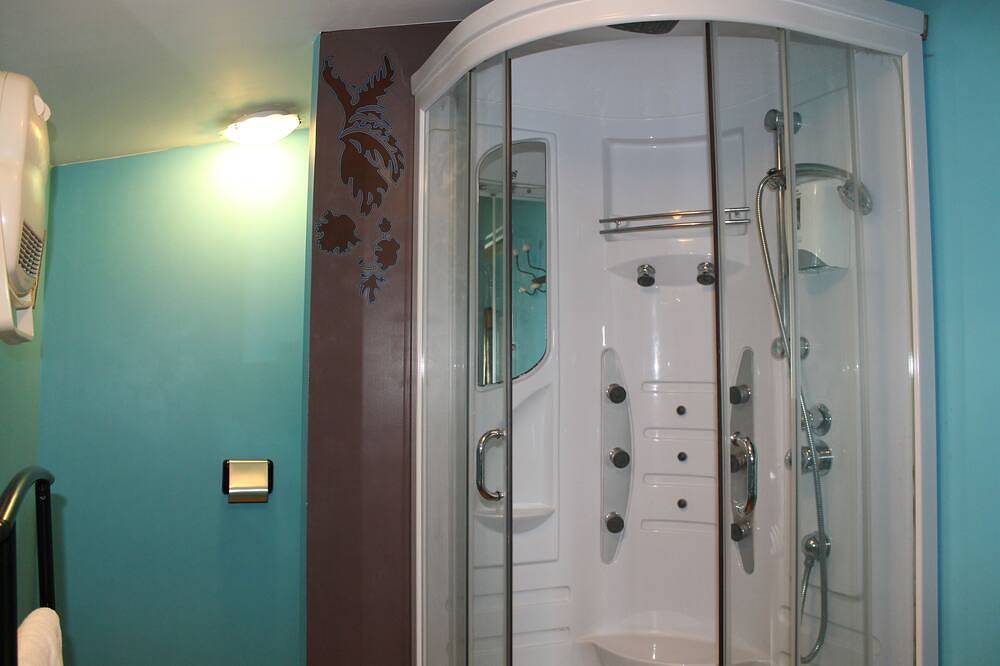 Chambres d'hôtes 3 personnes Portes Du Désert avec piscine extérieur et jacuzzi. in Latrape, Haute-Garonne