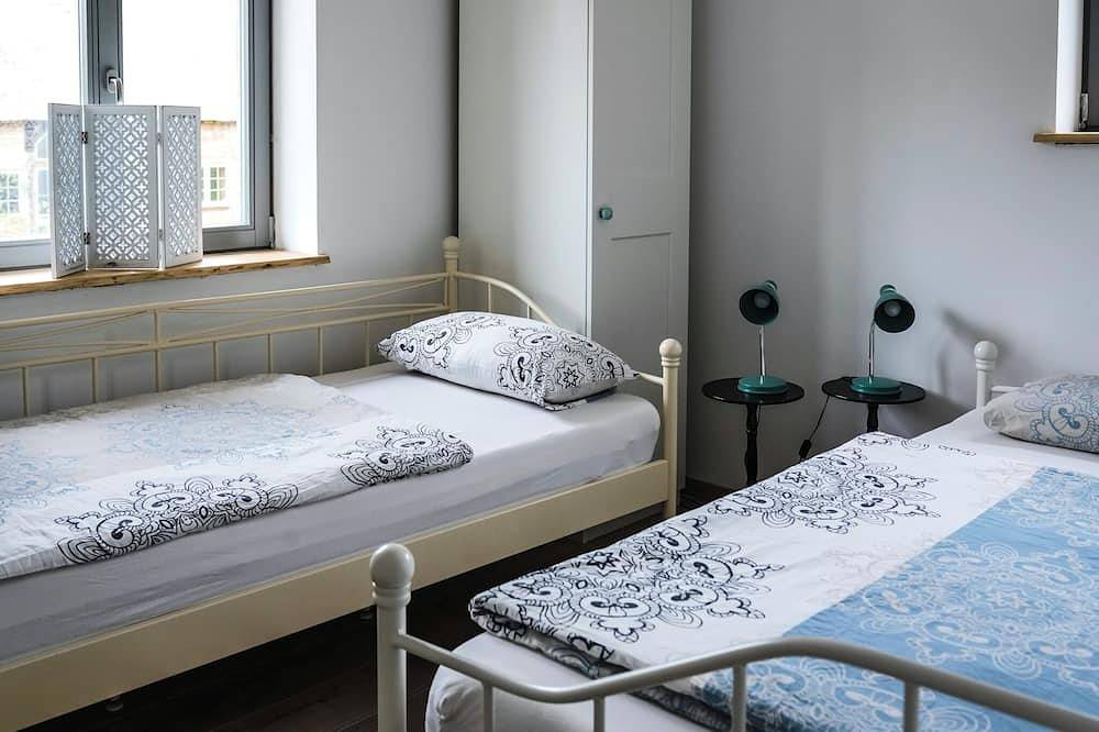 Ganze Wohnung, Große Wohnung mit zwei Schlafzimmern in Warnkenhagen, Kalkhorst