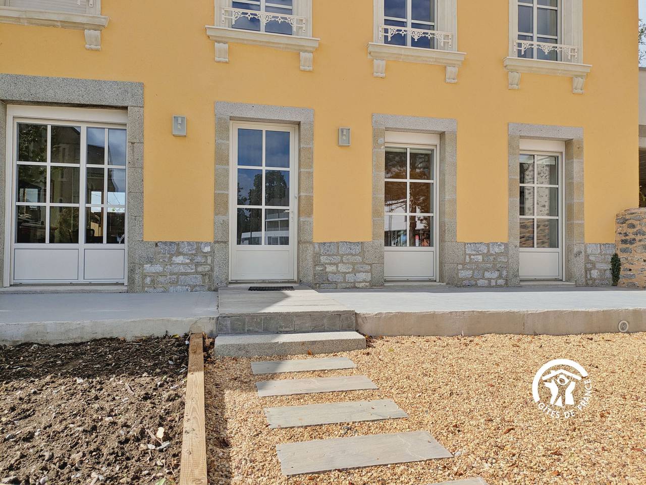 Appartement entier, Gîte La Maison du Bourg avec Terrasse et Parking, 4 Personnes à Louverné in Louverné, Mayenne