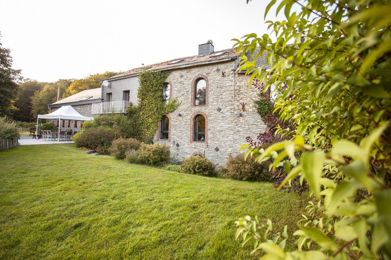 Authentisches Landhaus für 14 Personen mit Sauna und herrlicher Aussicht in den Ardennen in Saint-Hubert, Neufchâteau und Umgebung