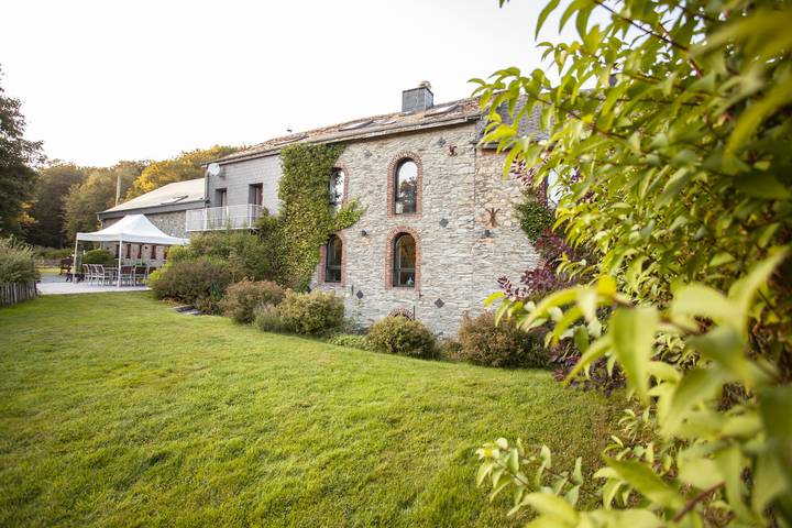 Maison de campagne pour 14 personnes, avec sauna ainsi que jardin et terrasse à Saint-Hubert