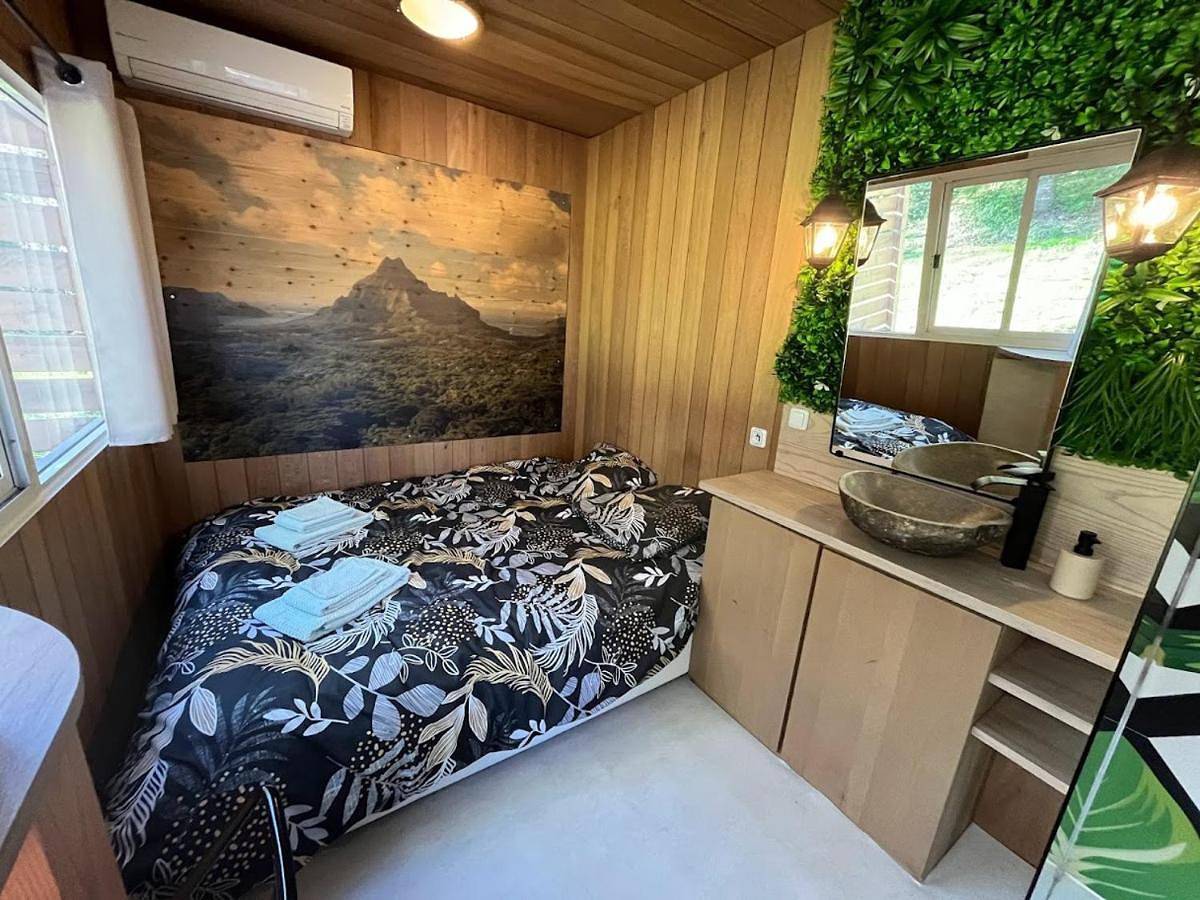 Double Room with Terrace in Uxeau, Région de Charolles