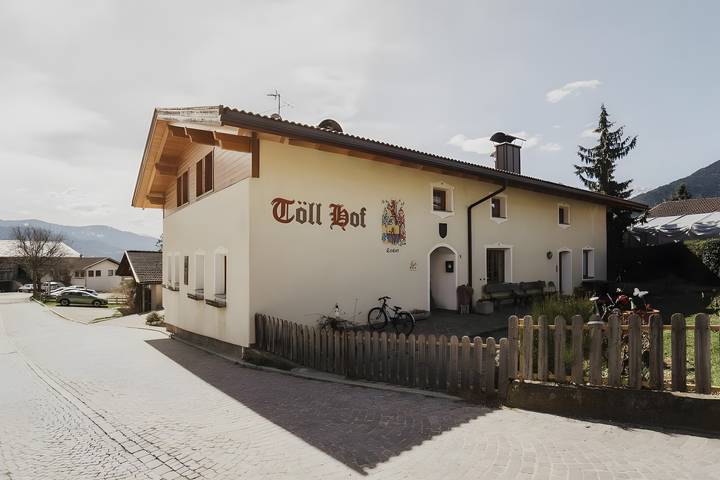 Entire apartment, Apartment 'Töllhof Apartments and Farm - Leo' with Mountain View and Wi-Fi in Raas, Natz-Schabs