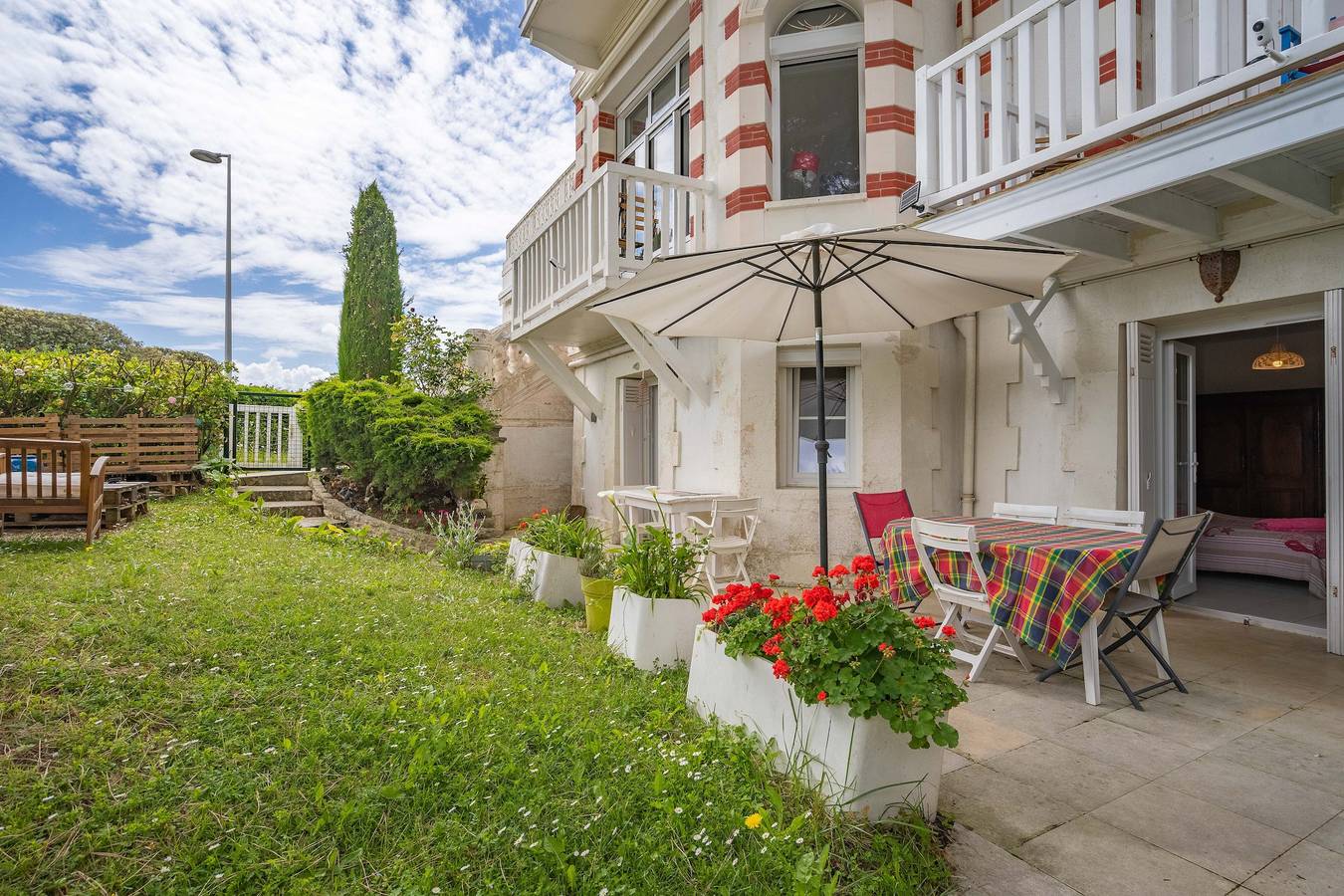 Appartement entier, Appartement "Falaise de Pontaillac" avec vue sur la mer, jardin & Wi-Fi in Vaux-sur-Mer, Côte de Beauté
