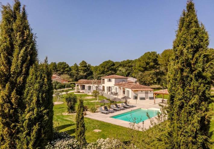 Appartement de vacances pour 12 personnes, avec piscine ainsi que jardin et vue