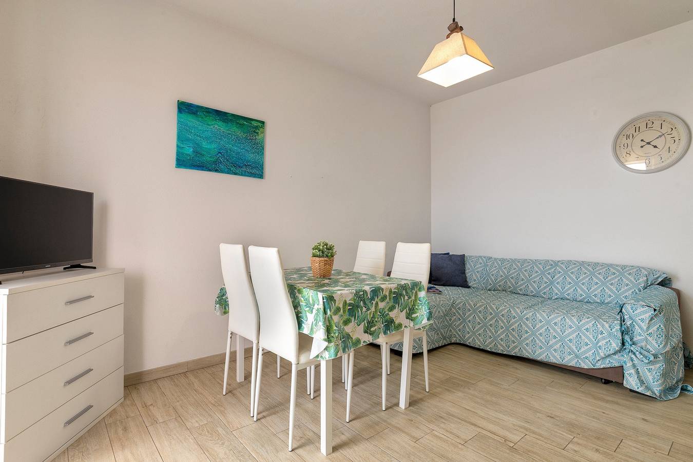 Apartamento entero, Apartamento 'Gaaya's' con terraza privada y aire acondicionado in Isola Rossa, Trinità d'Agultu e Vignola