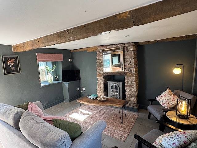 Ty Llaeth 2-Bed Cottage, Sleeps 4, Pet Friendly in Carmarthenshire