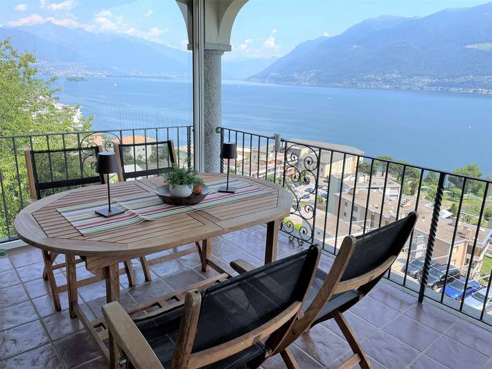 Ferienwohnung für 4 Personen, mit Balkon und Seeblick in Brissago