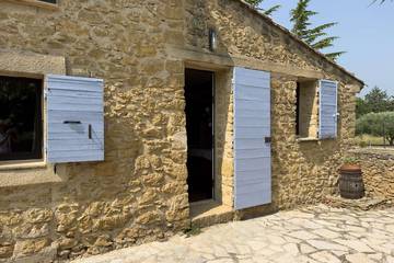 Gîte pour 4 personnes, avec piscine et jardin à Puyvert