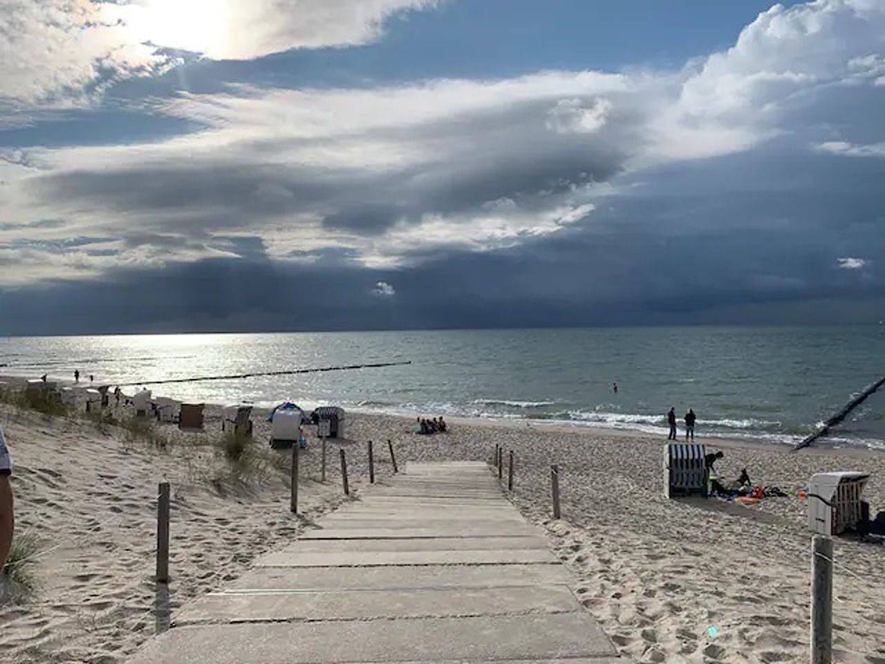 Kapitäns Hus 1 - rechts mit Sauna, Whirlpool und Kamin nur 550m zum Strand in Graal-Müritz, Rostock und Umgebung