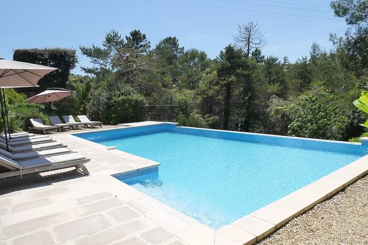 Appartement de vacances pour 4 personnes, avec piscine ainsi que terrasse et jardin