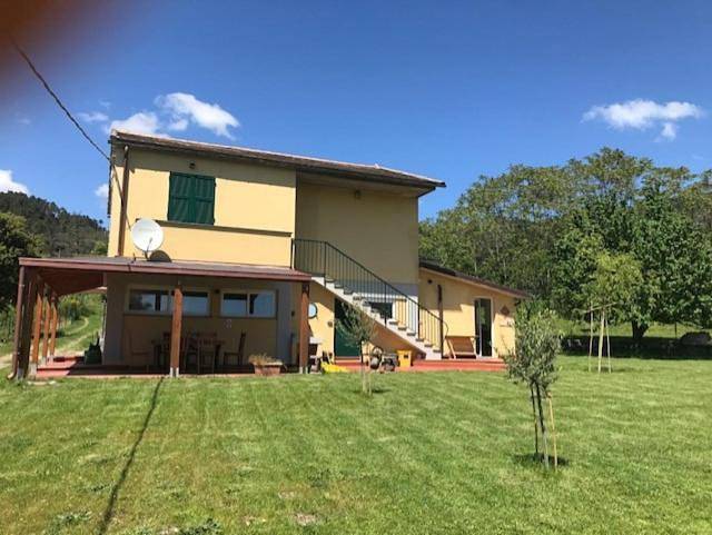 Ferienhaus für 8 Personen, mit Balkon und Pool sowie Ausblick