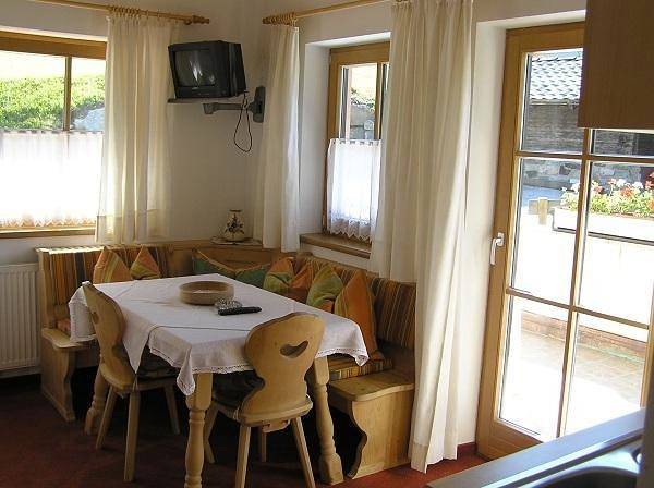 Ferienwohnung für 4 Personen, mit Terrasse und Sauna sowie Garten, mit Haustier im Stubaital