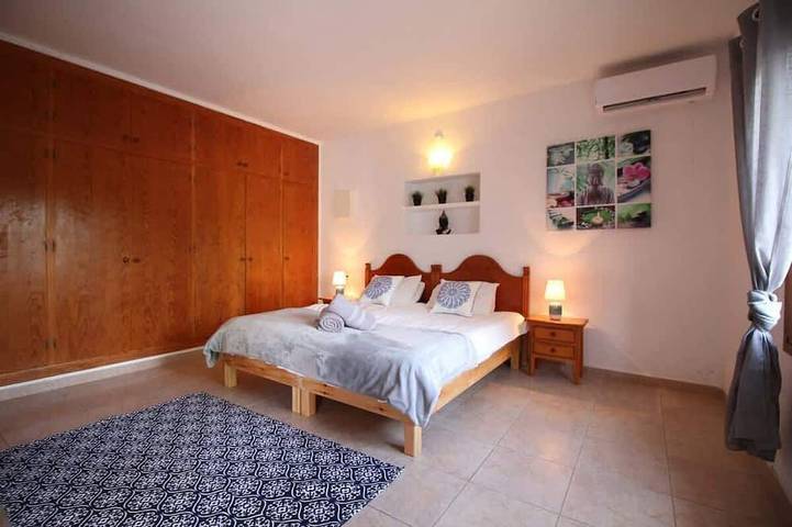 Villa Susan Ibiza - Drei Schlafzimmer Villa, Schläft 6 in Bella Vista (Ibiza), Sant Antoni de Portmany