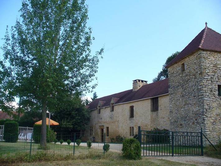 Location de vacances pour 14 personnes, avec jardin ainsi que piscine et vue, animaux acceptés à Archignac