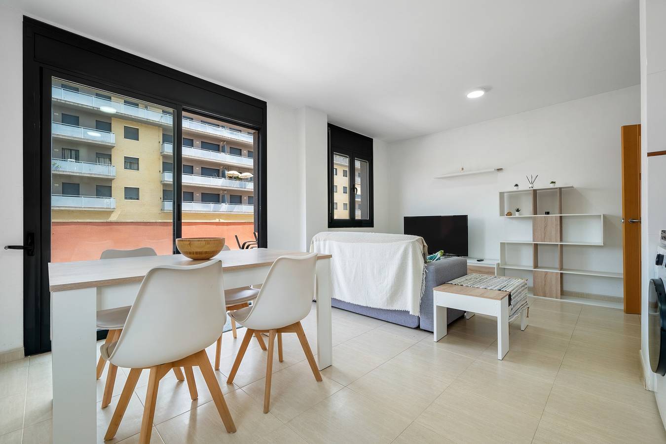 Ferienwohnung 'Pedragosa' in Strandnähe mit Bergblick, Gemeinschaftspool und Wlan in Terres de l'Ebre, Delta de l'Ebre