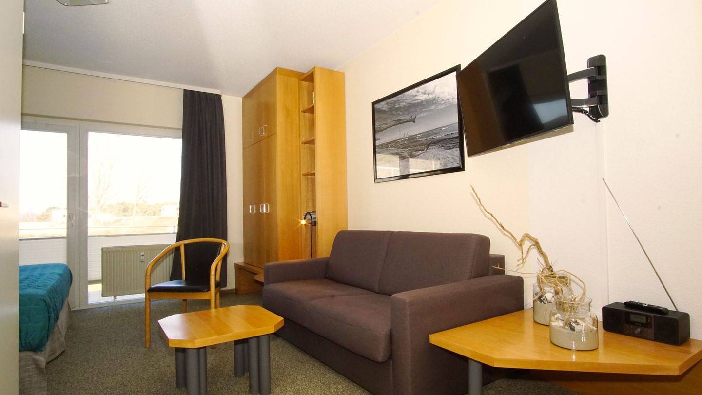 Ganze Wohnung, Nur 100 m zum Strand, Fewo mit Balkon - App. Eldena Fewo 15 in Lobbe, Mönchgut