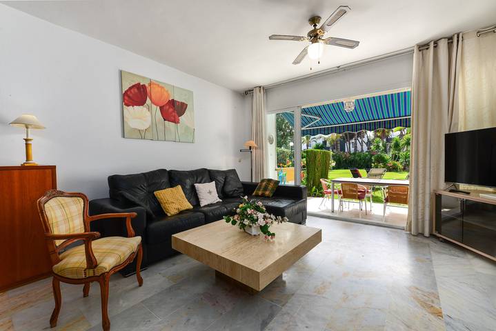 Villa spacieuse en bord de mer avec vue sur la mer, jardin et Wi-Fi in Playa de Guadalobon, Estepona